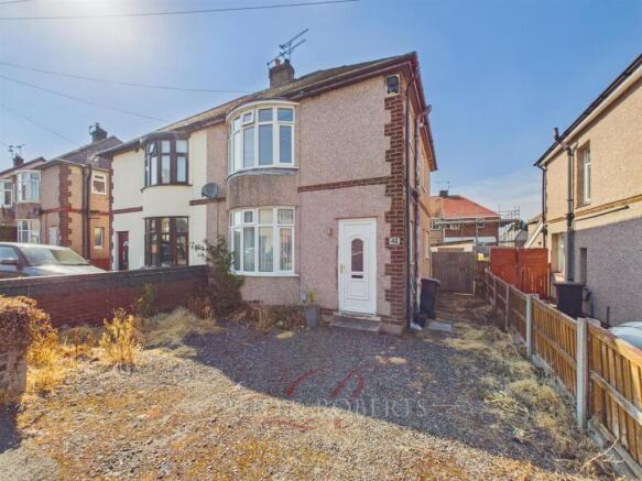 3 bed property, in Kings Avenue, £160,000