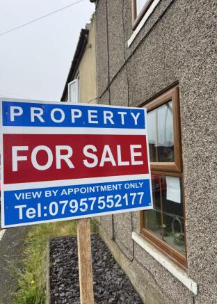 Studio, in 4 Eastons Cottages, £80,000