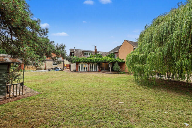 4 bed property, in Robeys Lane, £750,000