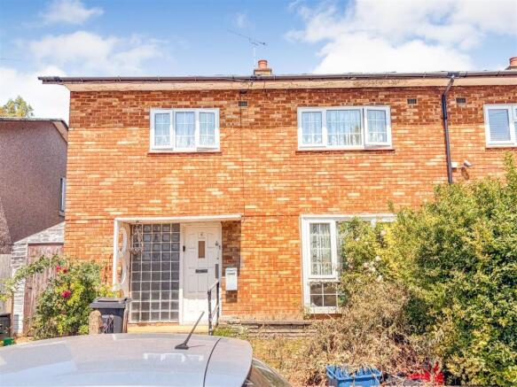 3 bed property, in Wolsey Gardens, £450,000
