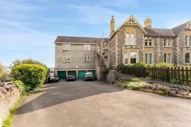 2 bed property, in Landemann Circus, £215,000