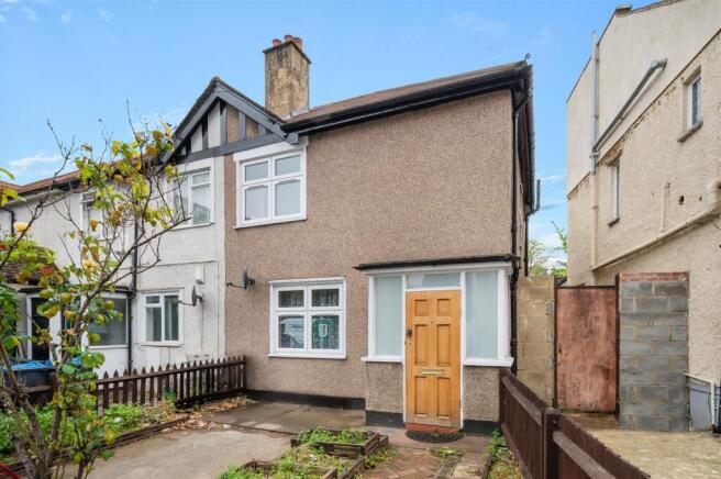 3 bed property, in Durnsford Road, £565,000