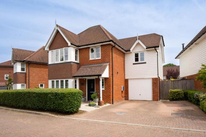 5 bed property, in Oak Road, £700,000