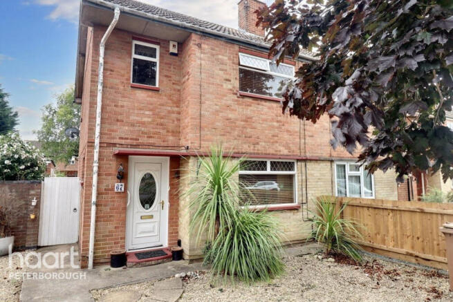 3 bed property, in Figtree Walk, £210,000