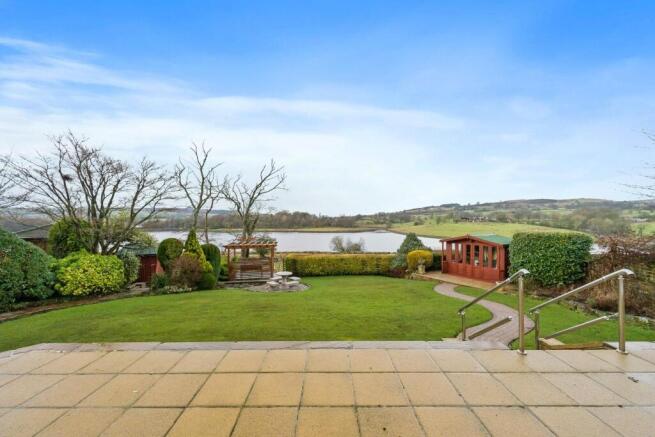 4 bed property, in Manor Road, £589,950