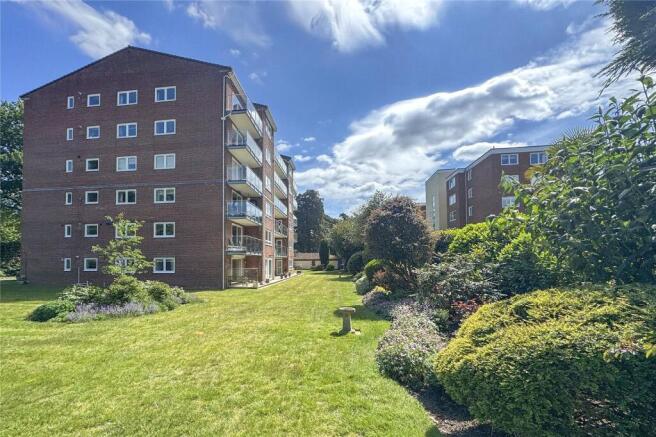 3 bed property, in The Avenue, £400,000