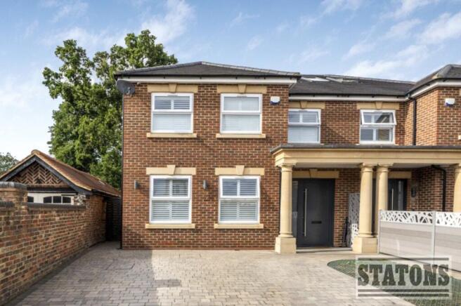 5 bed property, in Hadley Road, £1,100,000