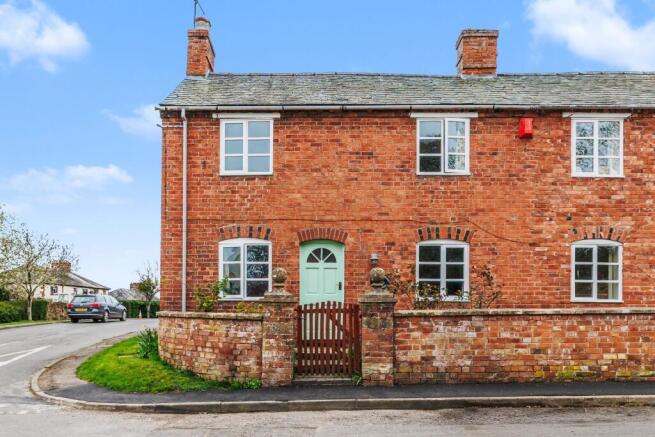 2 bed property, in Front Street, £375,000