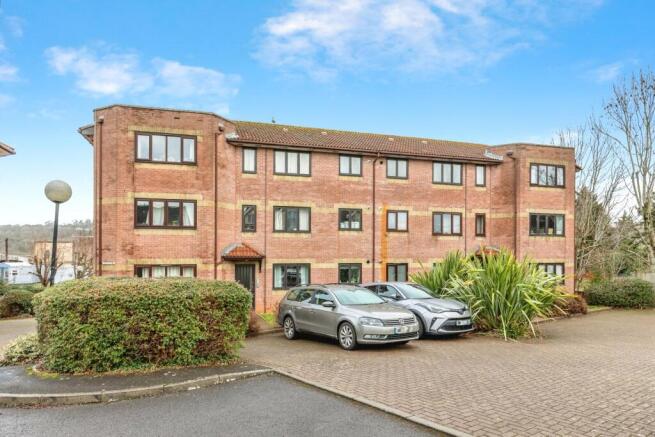 1 bed property, in Woodhill Views, £120,000
