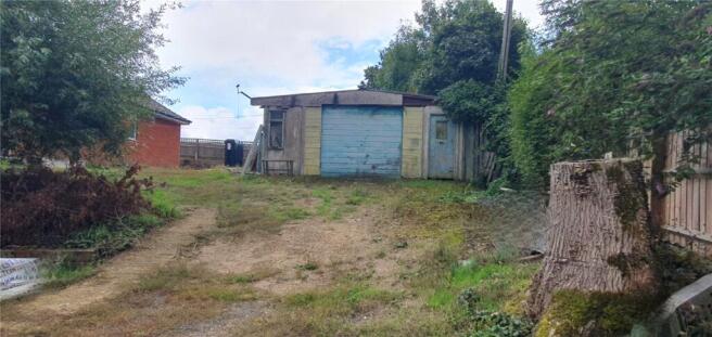 2 bed property, in Chapel Lane, £175,000