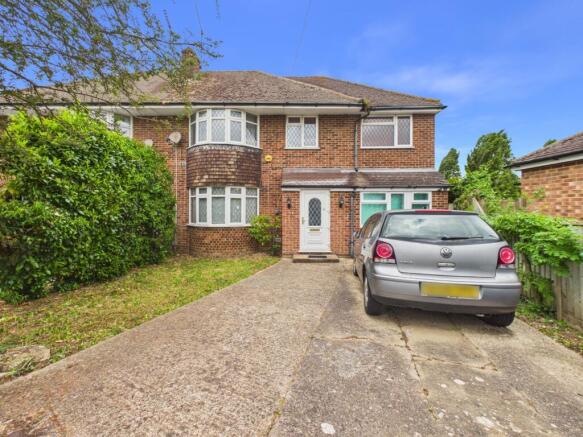 5 bed property, in Castleview Road, £850,000