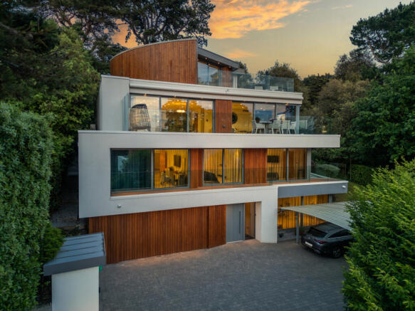 4 bed property, in Brudenell Avenue, £3,850,000