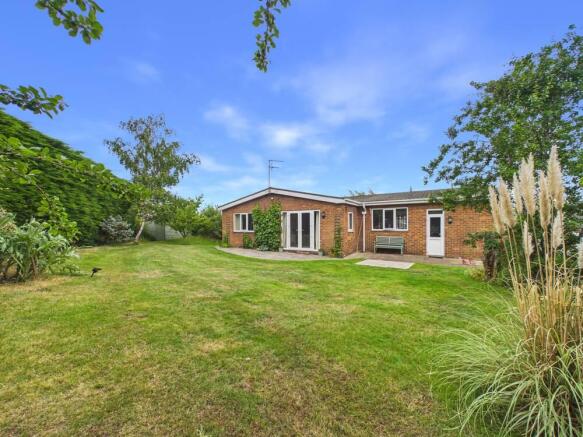 3 bed property, in Church Avenue, £375,000