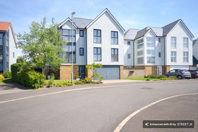 4 bed property, in Pippin Close, £725,000
