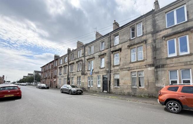 2 bed property, in Dunedin Terrace, £55,000
