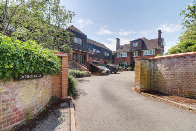 2 bed property, in Kirkwick Avenue, £650,000