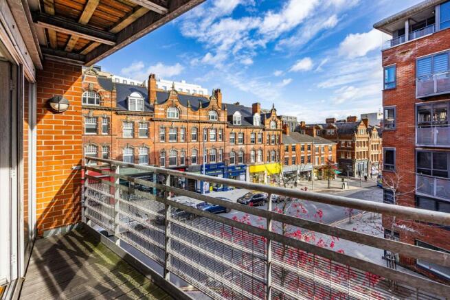 2 bed property, in Ropewalk Court, £125,000
