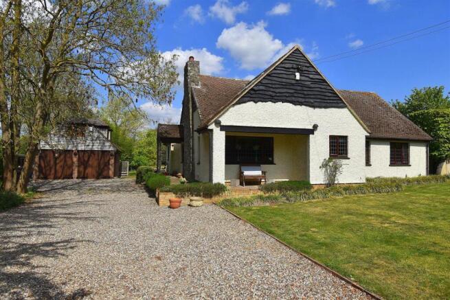 5 bed property, in Main Road, £1,150,000