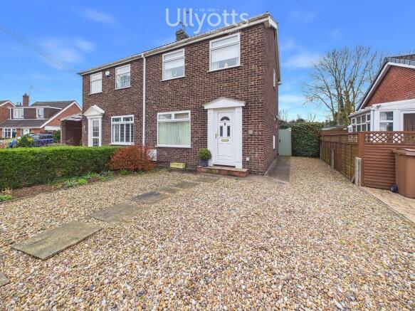 3 bed property, in Cherry Way, £180,000