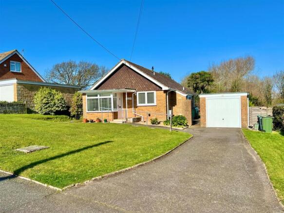 3 bed property, in Totland Bay, £450,000