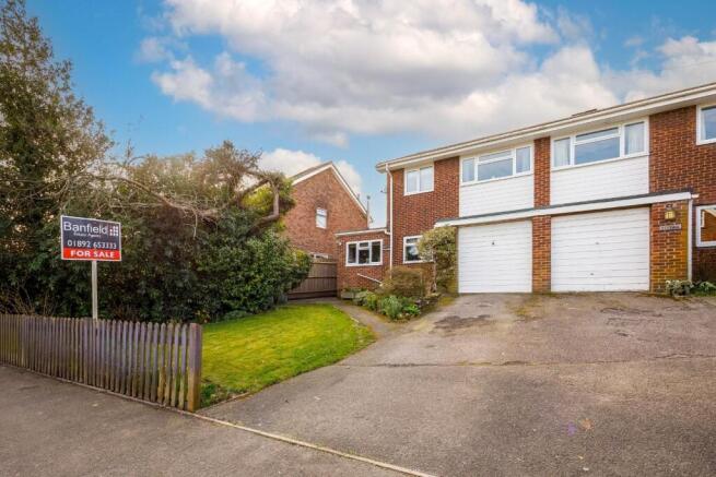 3 bed property, in Luxford Road, £425,000
