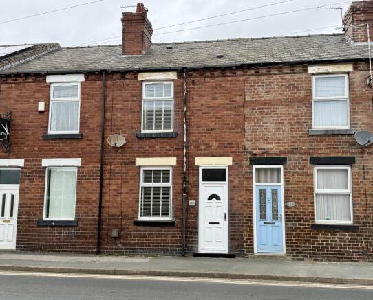 2 bed property, in Weeland Road, £117,500