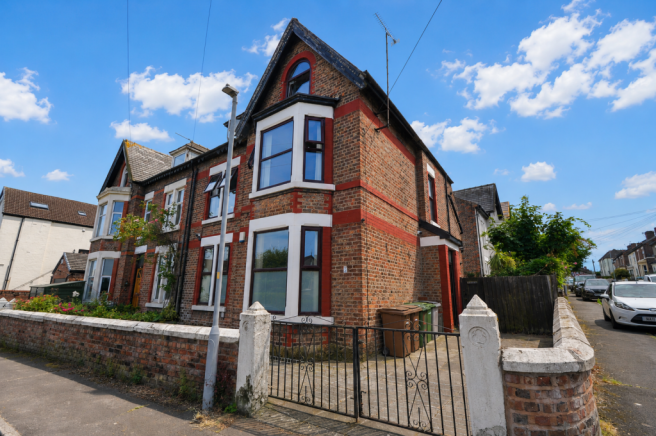 6 bed property, in Orrell Road, £400,000