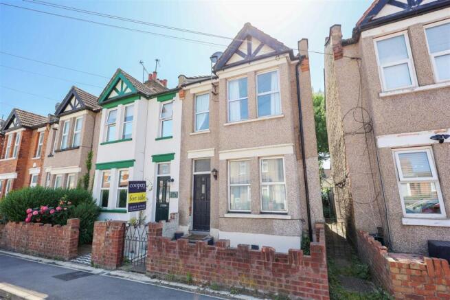 2 bed property, in Wimpole Road, £415,000