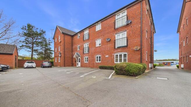 2 bed property, in Foss Road, £120,000