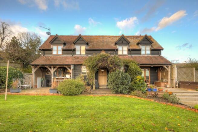 4 bed property, in Theydon Bois, £2,250,000