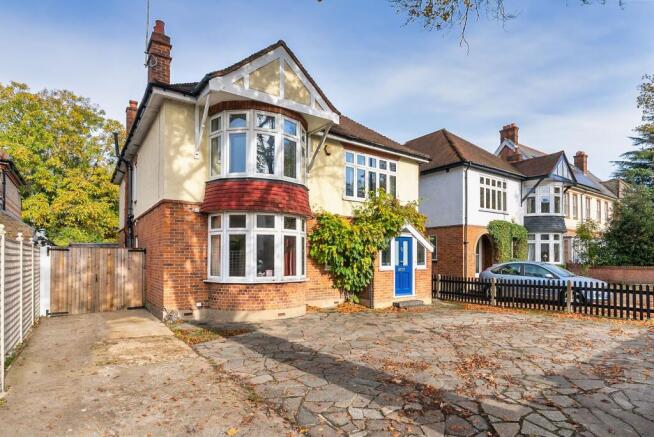 4 bed property, in The Avenue, £1,800,000