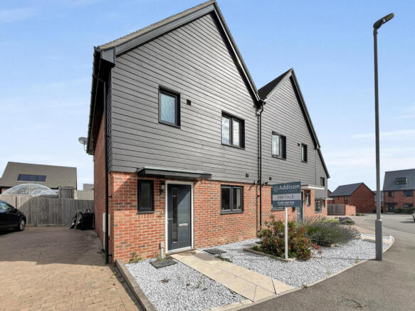 3 bed property, in Bury Farm Road, £375,000
