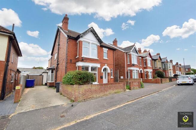 6 bed property, in Linden Road, £650,000