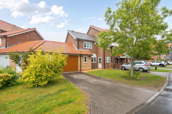 3 bed property, in Park Lane, £295,000