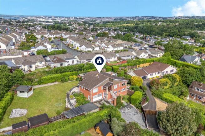 5 bed property, in Whitehall Drive, £850,000