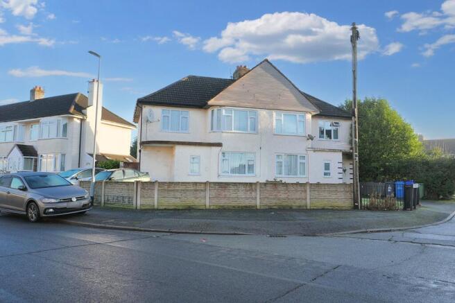 3 bed property, in Stewards Avenue, £150,000