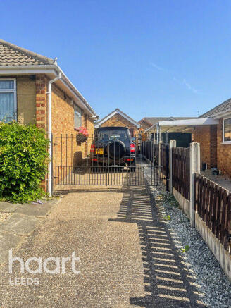 3 bed property, in Ringwood Way, £220,000
