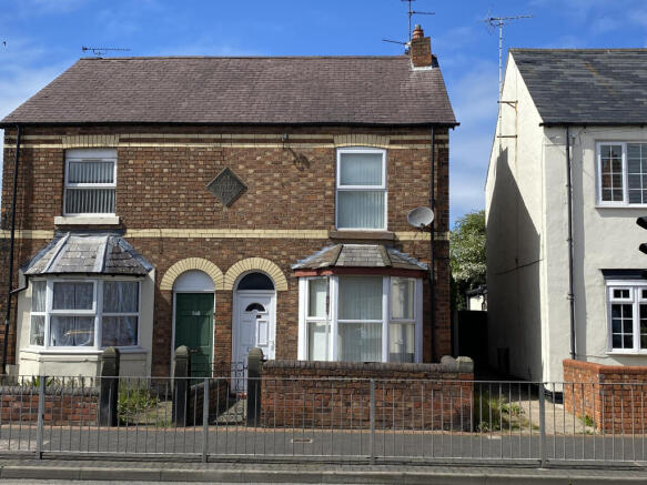 2 bed property, in 41 Station Road, £95,000