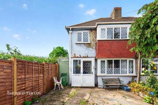 3 bed property, in Willow Walk, £475,000