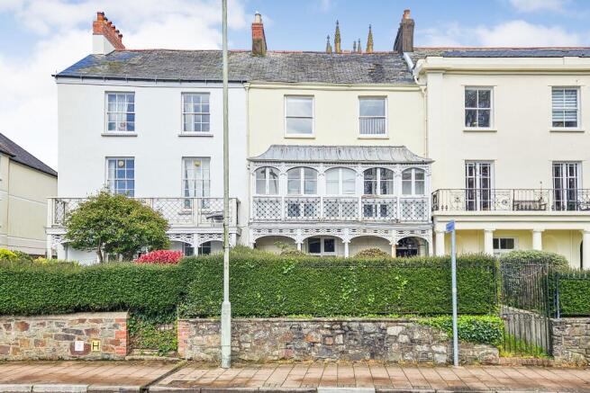 4 bed property, in Union Terrace, £225,000