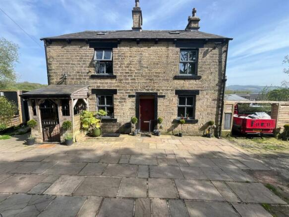 5 bed property, in Printers Brow, £525,000