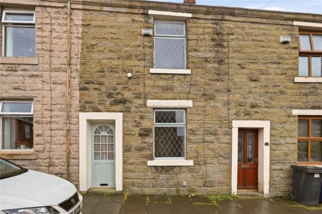 2 bed property, in Chequers, £88,500