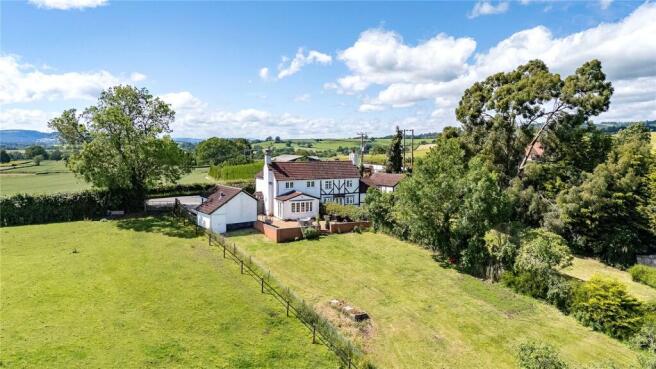 3 bed property, in Nash, £399,000