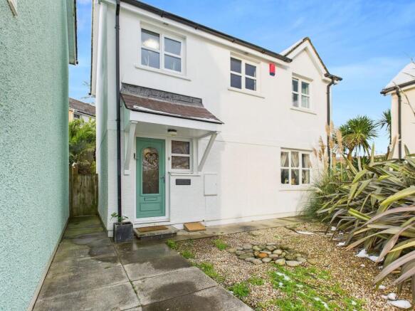 3 bed property, in Oakhill Drive, £279,995