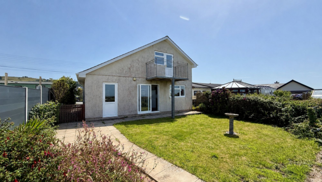 2 bed property, in Llandanwg, £319,950
