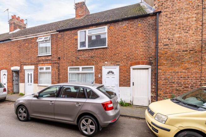 2 bed property, in Norfolk Place, £85,000