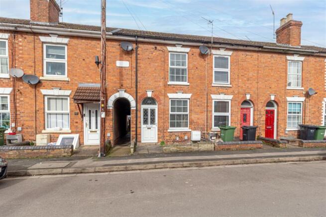 2 bed property, in Blakefield Road, £220,000