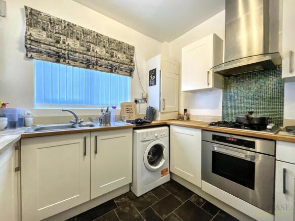 2 bed property, in Coniston Avenue, £75,000