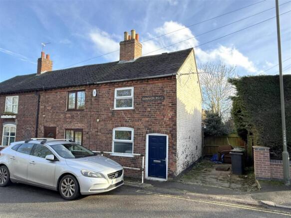 1 bed property, in 102 Common Road, £72,000