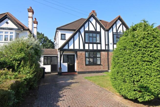 3 bed property, in Pickhurst Rise, £785,000